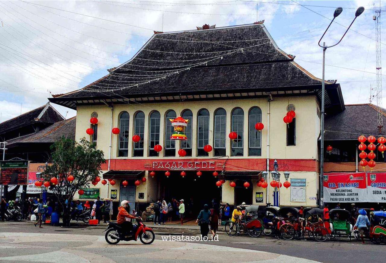 Pasar Gede Harjonagoro