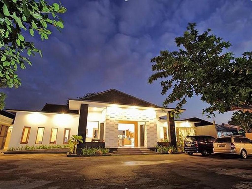 hotel giri sawah