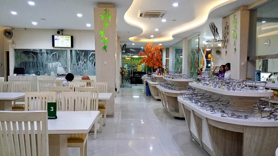 tirai bamboe resto solo