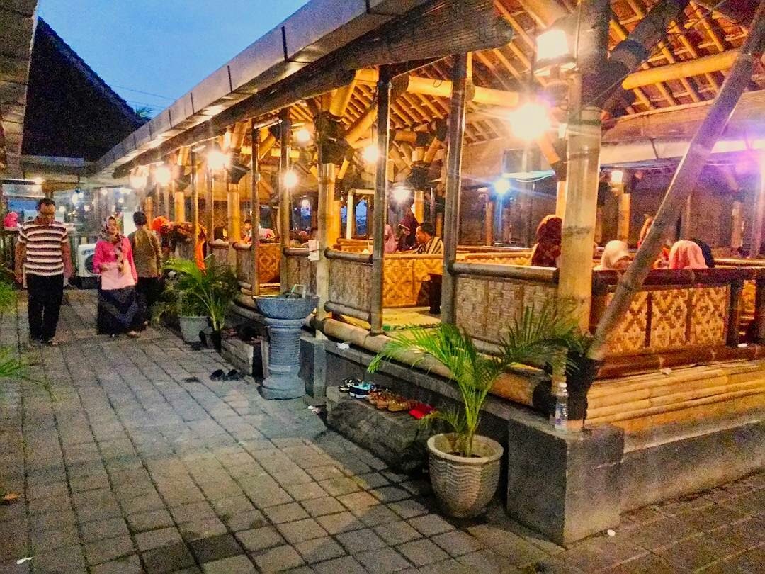 rumah makan di sukoharjo