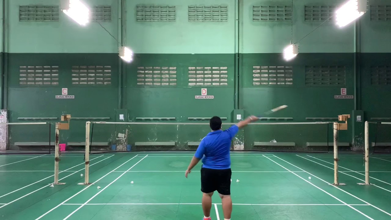 gor badminton solo