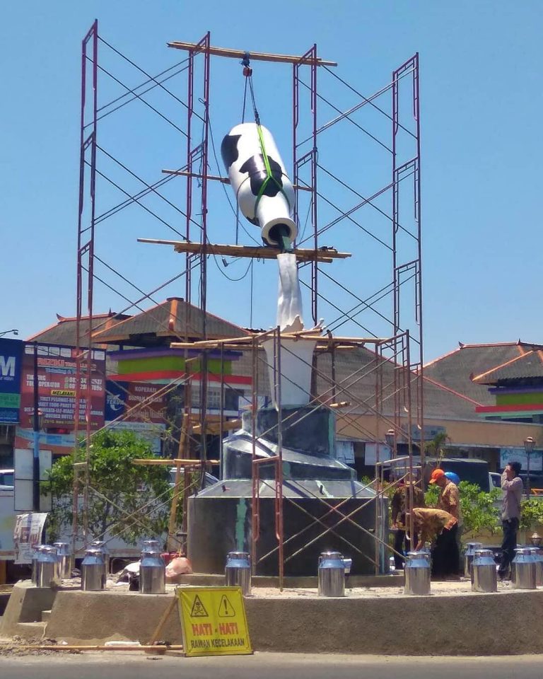patung susu tumpah boyolali