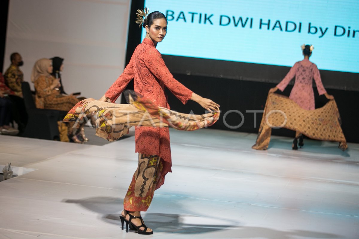 Batik Solo di Peragaan Busana