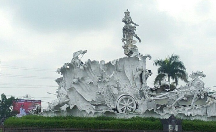 patung solo baru