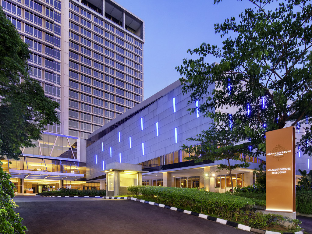 hotel dekat solo baru