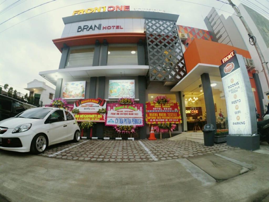 hotel front one boutique brani solo